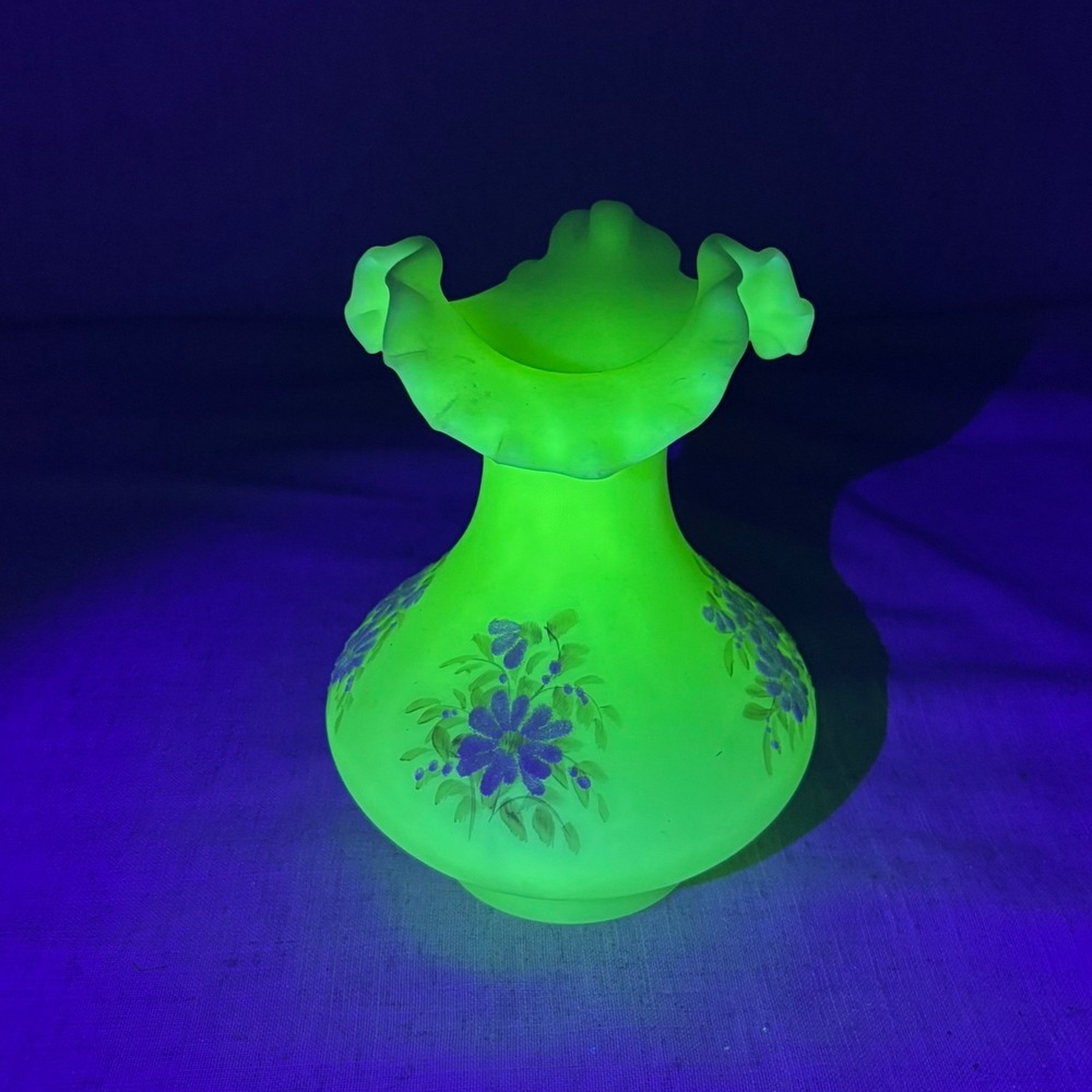 Vintage Fenton Custard Glass Uranium Vase Hand Painted Daisy Ruffled Edge Signed